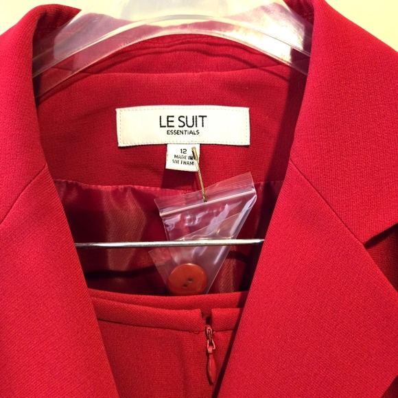 NWTs, Red Le Suit, Business Suit Pleated Jacket/Blazer,  A-Line Skirt, Size 12 - Picture 16 of 16